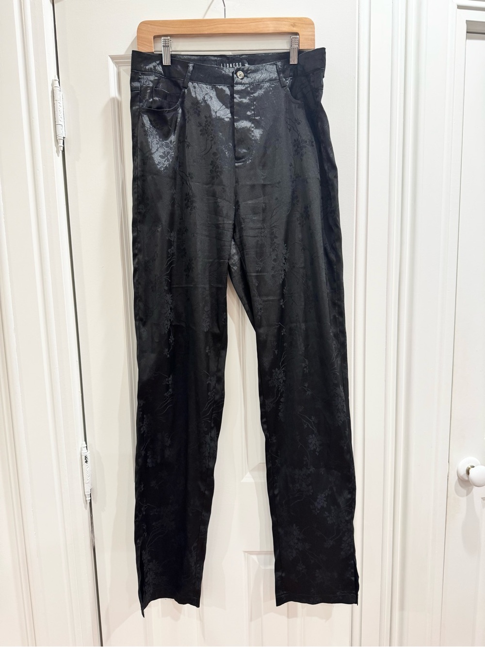 Lioness Black Jacquard Pants Sz. L
Goth Dark Romantic Whimsigoth Holiday Festive